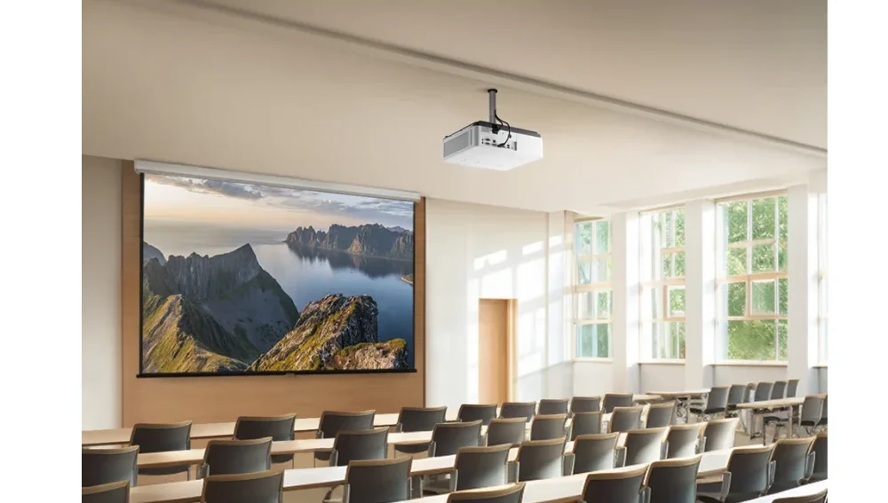 Độ sáng 7.300 ANSI Lumens – Hình ảnh rõ ràng trong mọi môi trường