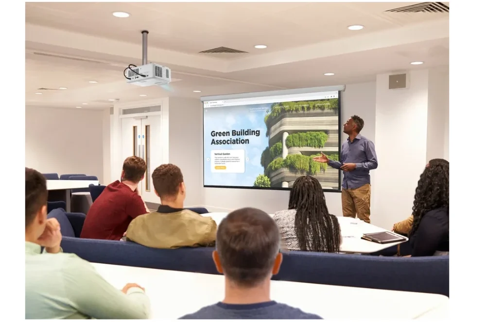 Độ sáng 4.000 ANSI Lumens – Hình ảnh rõ nét trong nhiều điều kiện ánh sáng