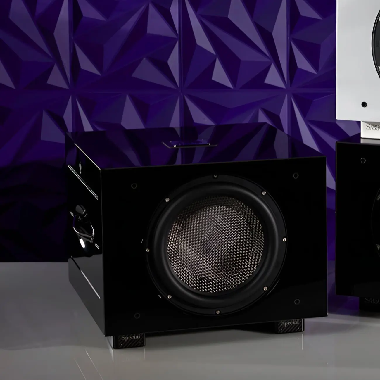 Thiết kế thùng và hoàn thiện cao cấp