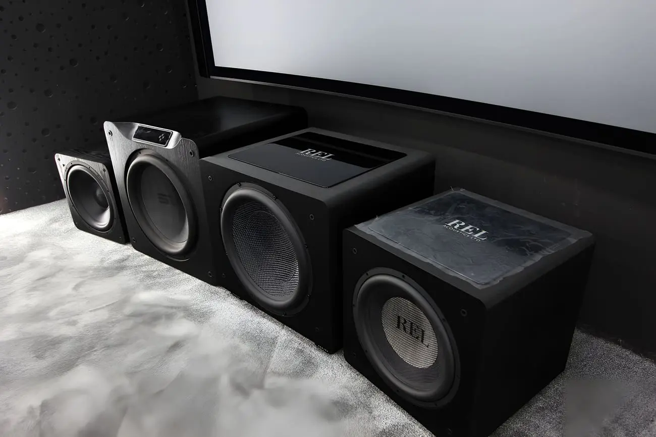 Thiết kế thùng loa chắc chắn và sang trọng