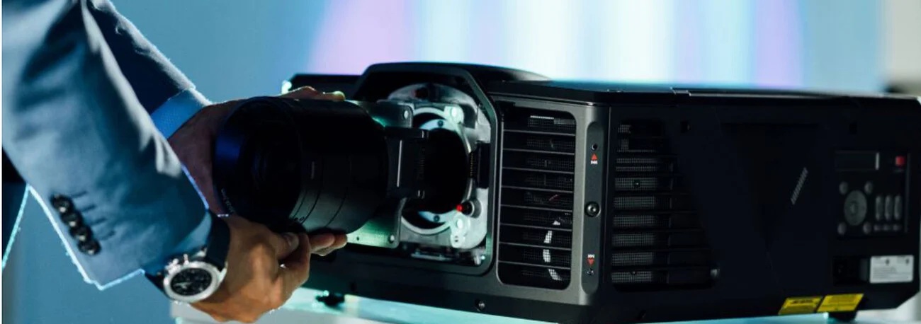 Máy chiếu 4K Native, 3D Stereoscopic, 240Hz, công nghệ DLP chuyên nghiệp