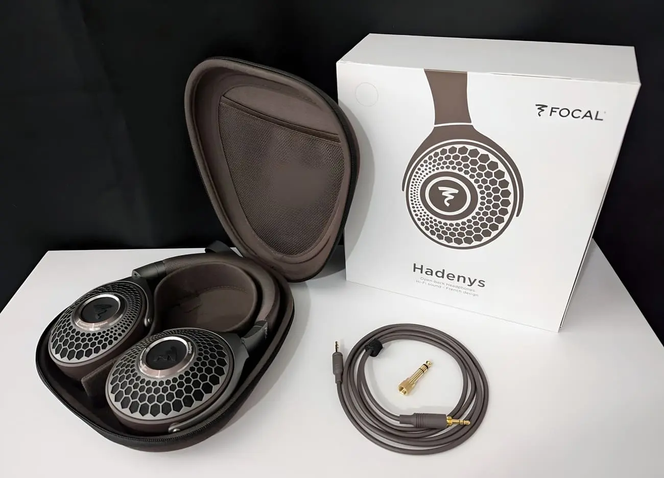 Thiết kế open-back cho âm trường rộng