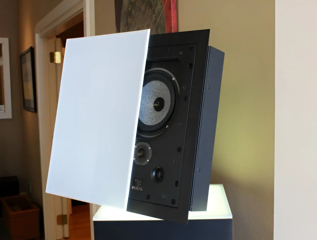 Loa âm tường Focal IW 1002 Be – Loa hi-end 2 đường tiếng