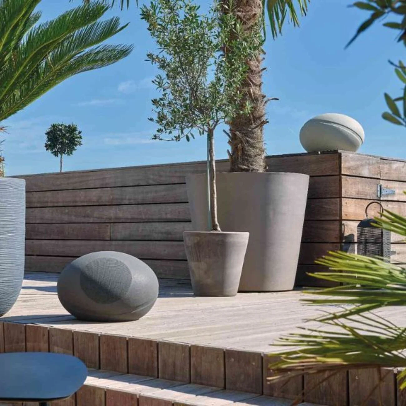 Thiết kế ngụy trang tinh tế như đá tự nhiên