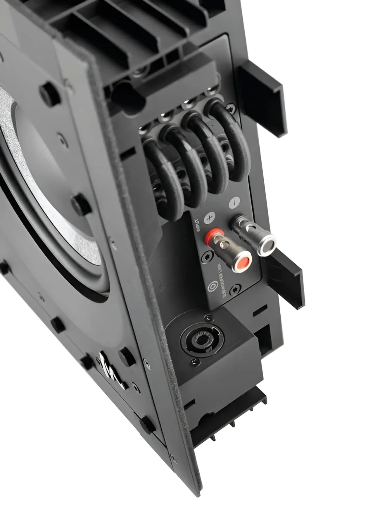 Cấu trúc đa woofer – Âm trầm mạnh mẽ