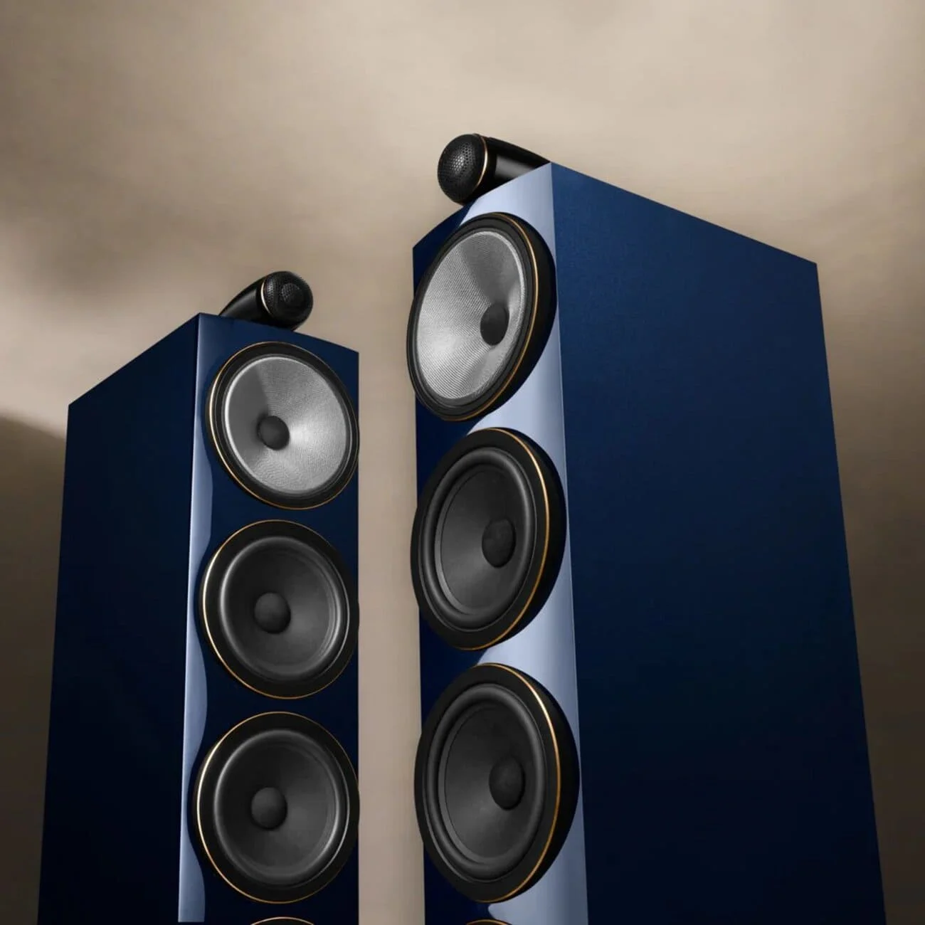 Tweeter Carbon Dome đặt trên đỉnh