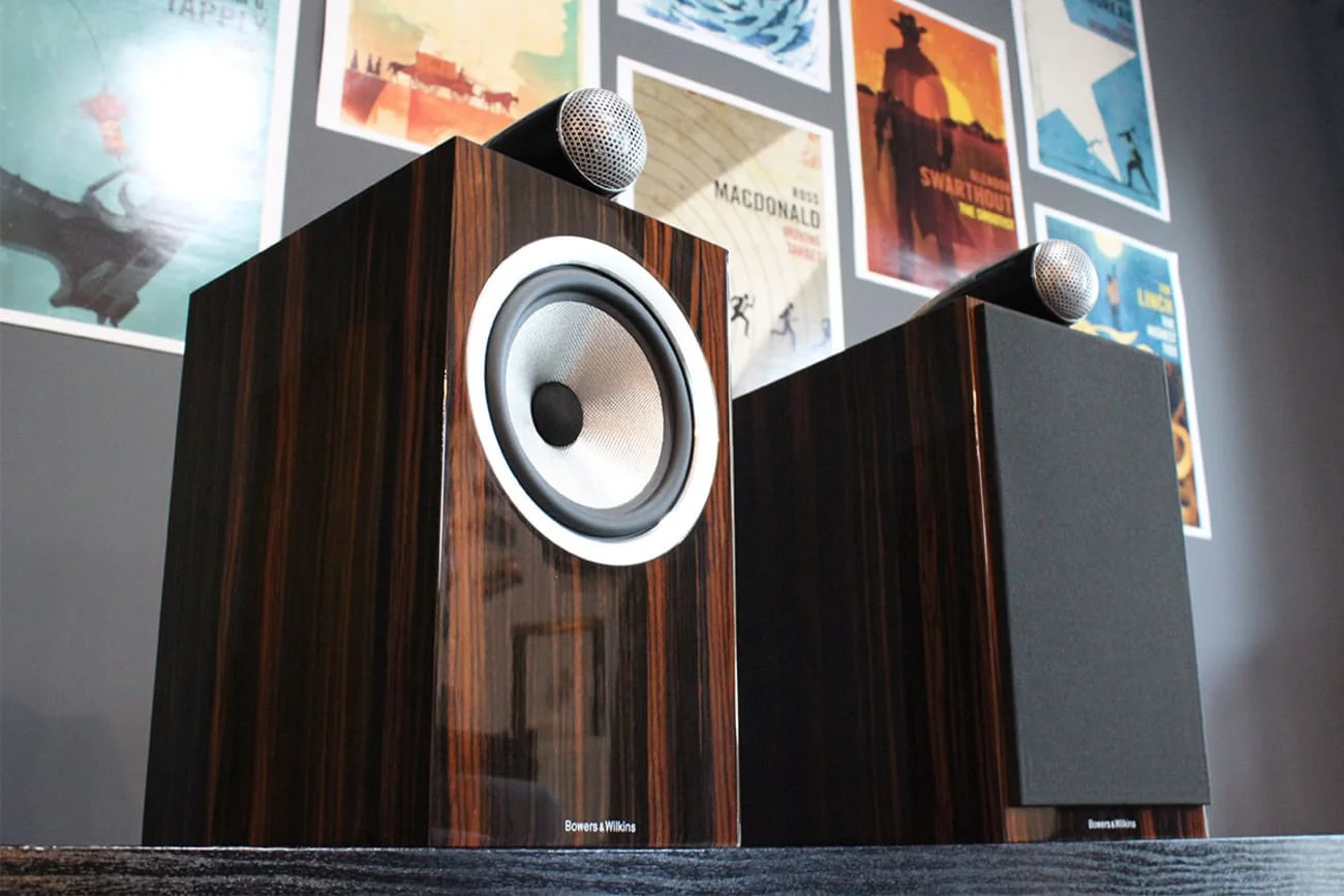 Tweeter Carbon Dome đặt trên đỉnh