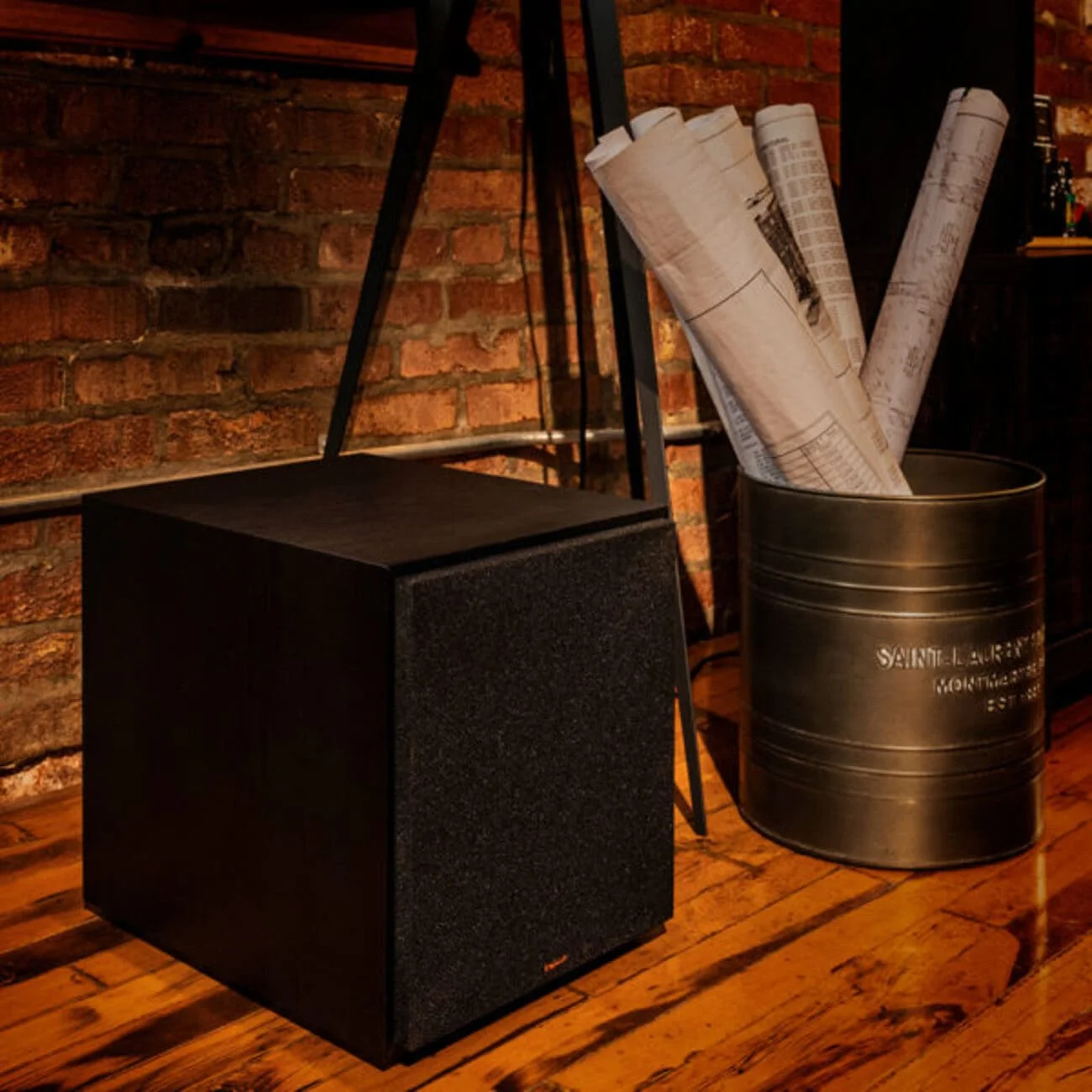Klipsch R-8SW - Loa subwoofer cao cấp cho hệ thống nghe nhạc và xem phim