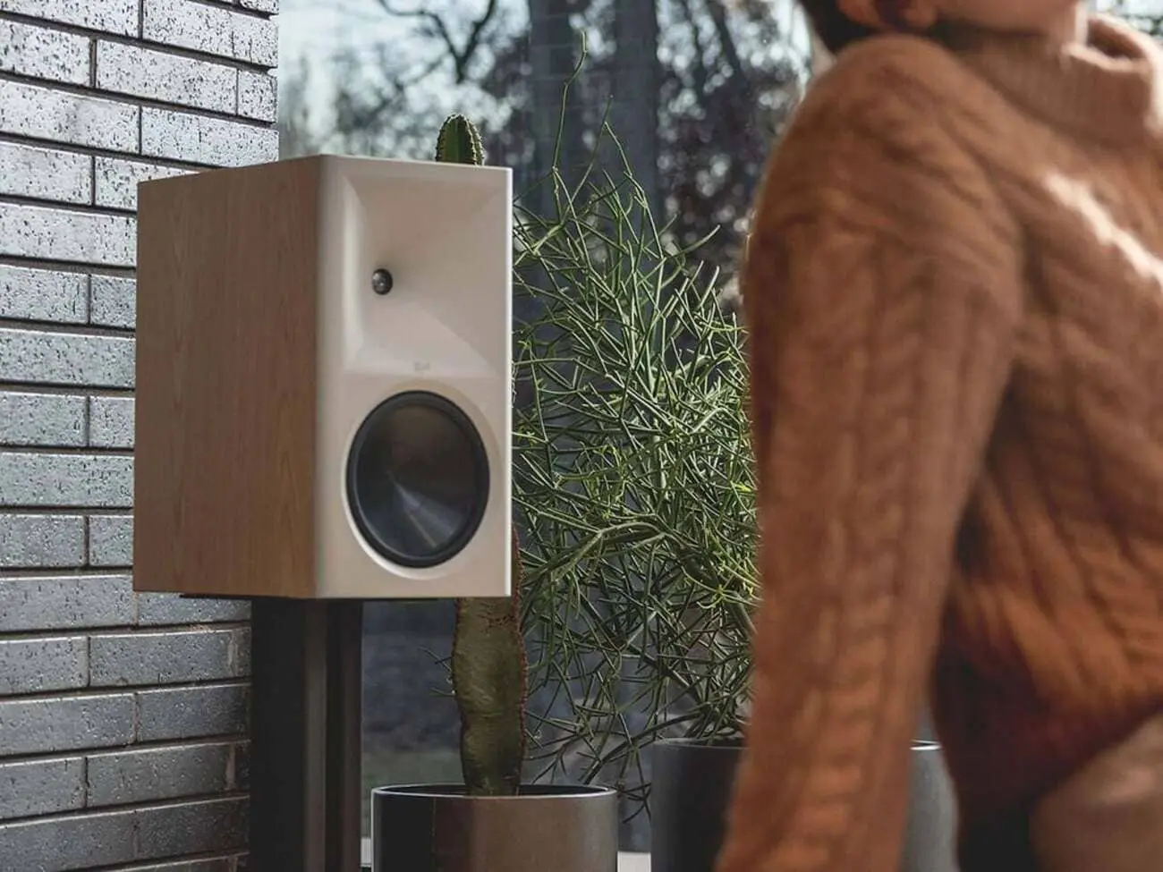 Hệ thống ampli tích hợp và kết nối đa dạng