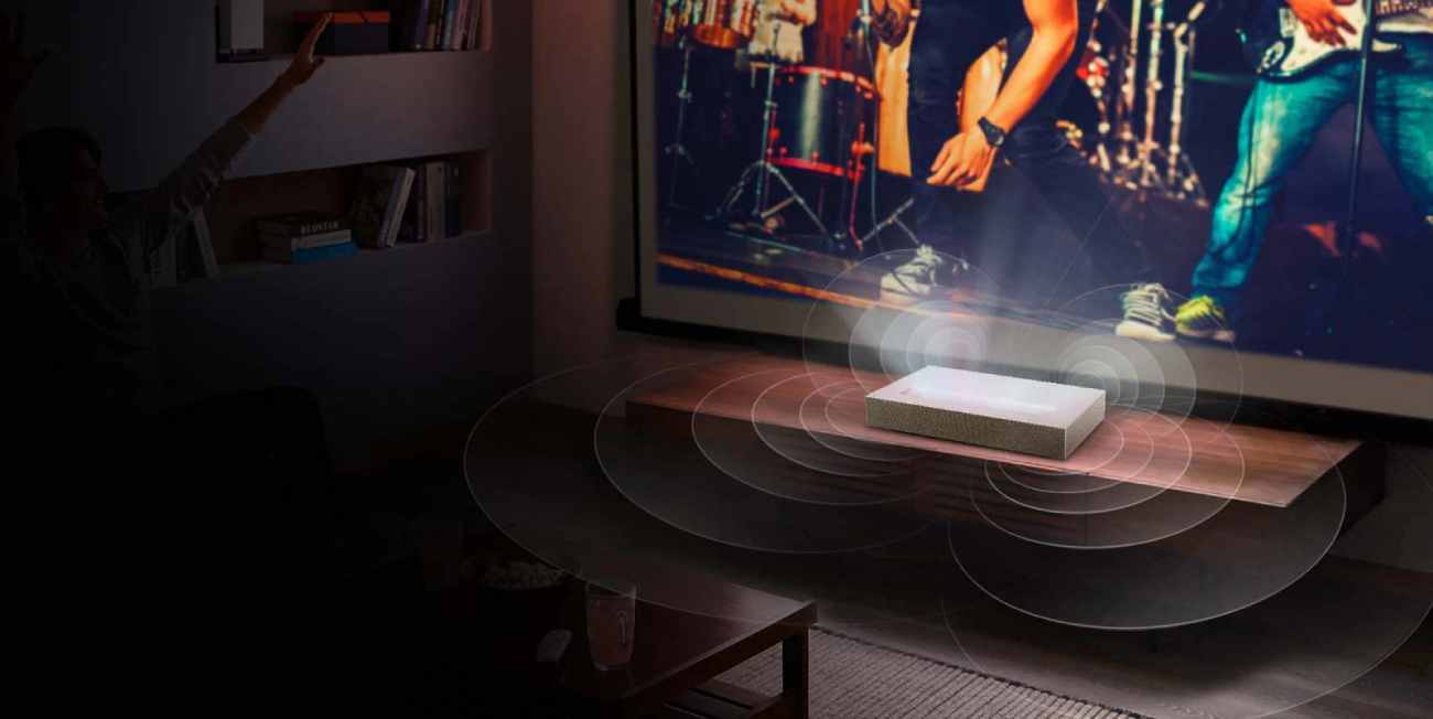 So sánh chất lượng âm thanh của máy chiếu và TV