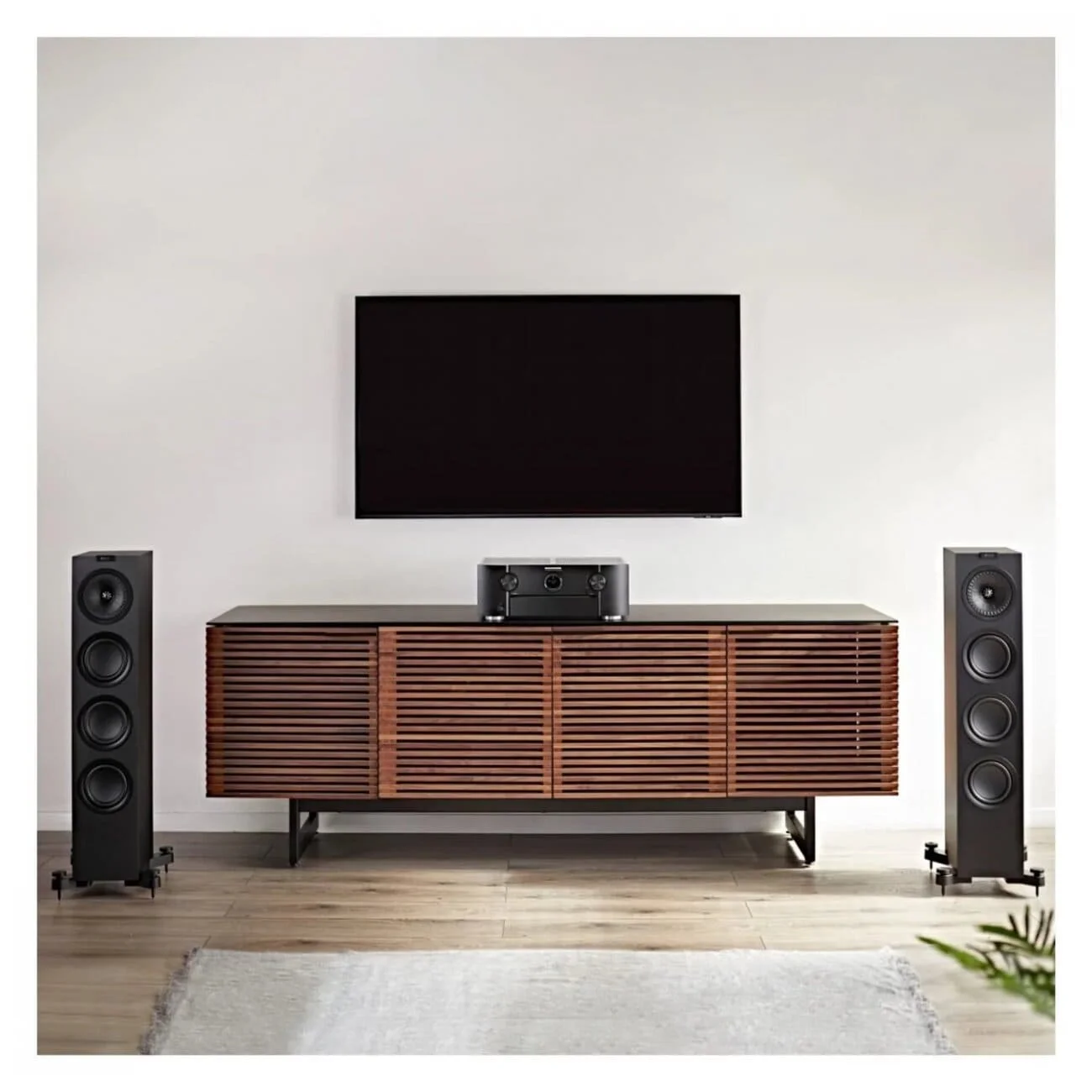 KEF Q550 - Loa cột Hi-Fi cao cấp cho hệ thống nghe nhạc và xem phim