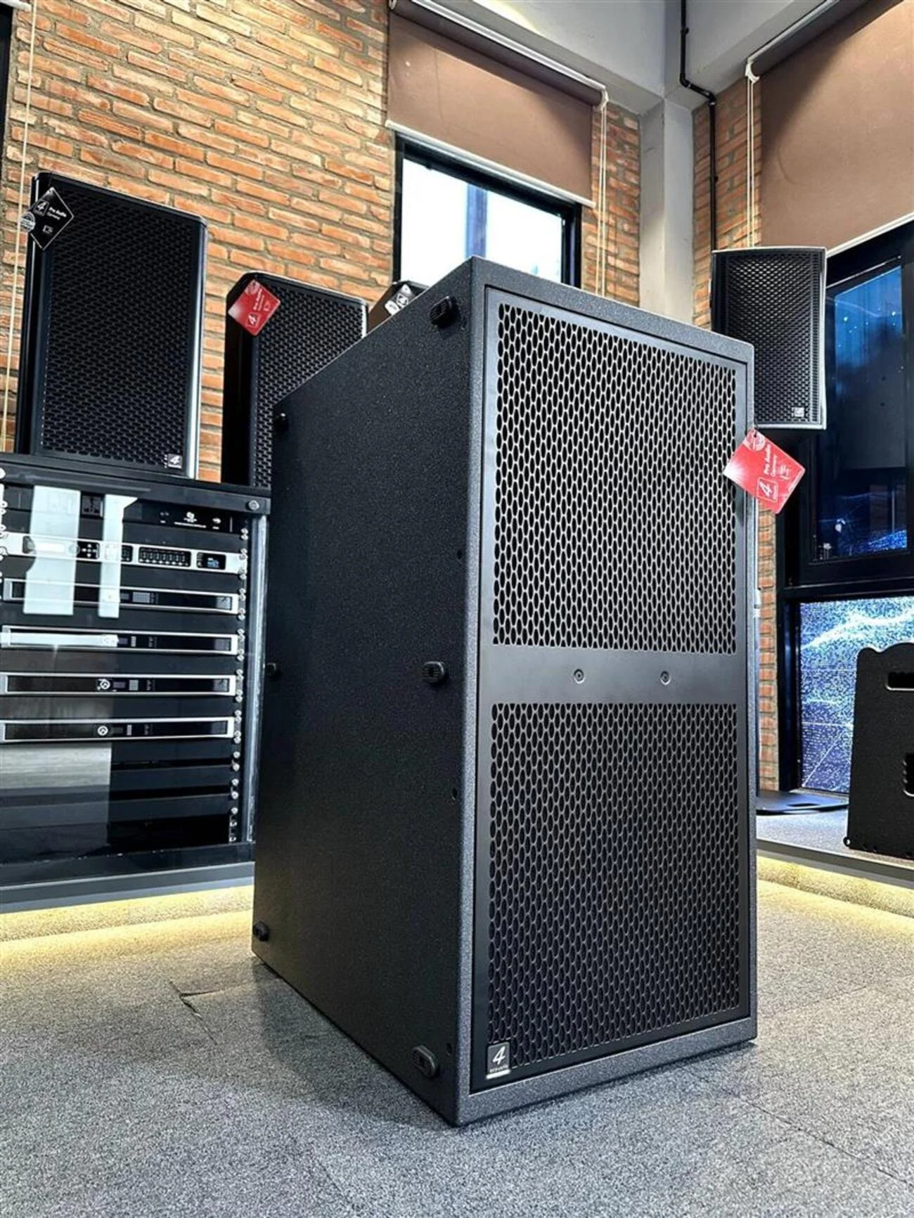 Loa Subwoofer Active 4Acoustic LIVE 218B chính hãng và cao cấp