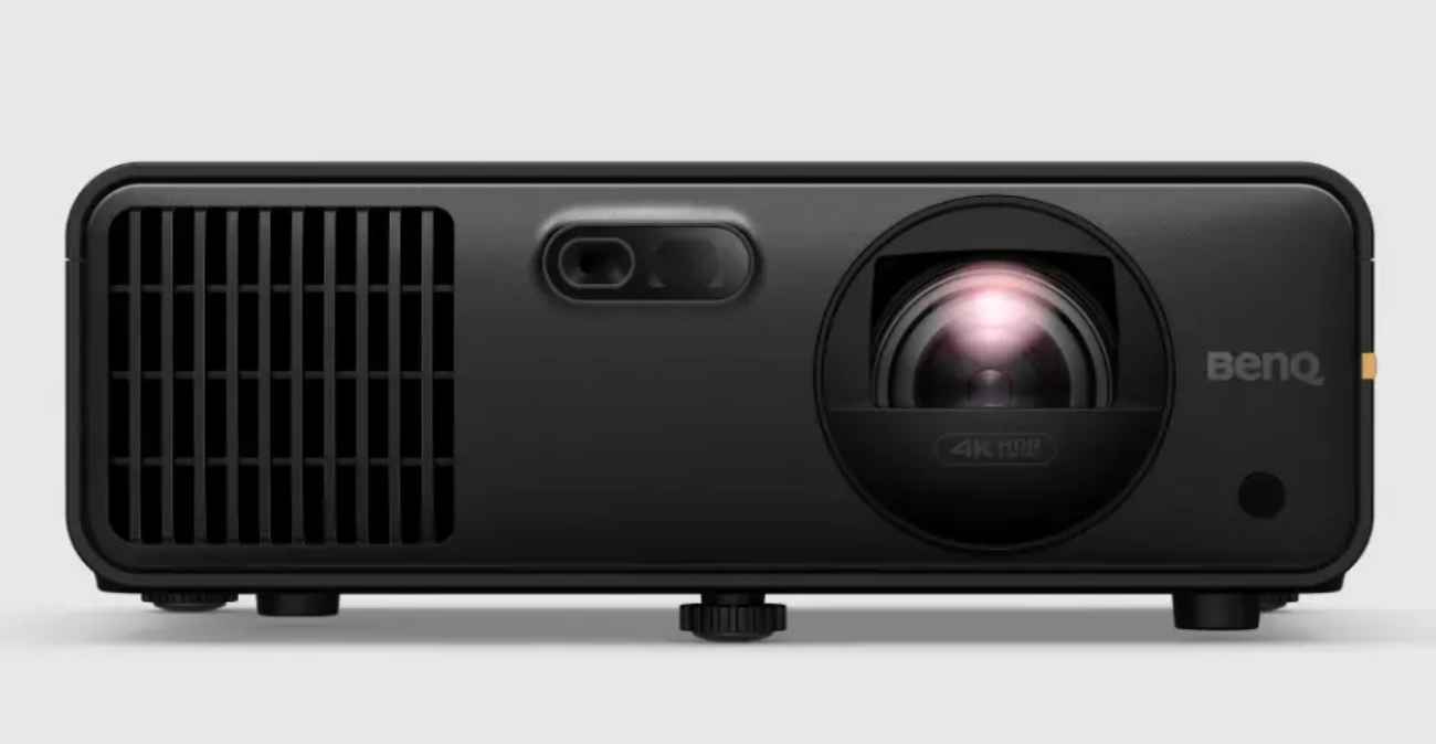So sánh máy chiếu Epson và BenQ