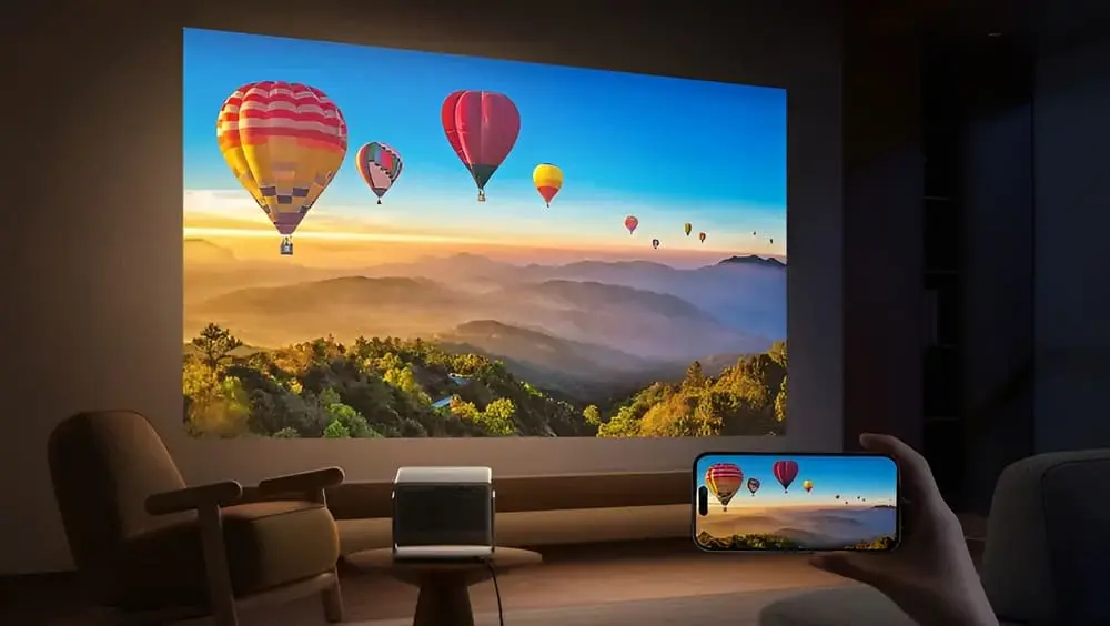Máy chiếu XGIMI Horizon 20 Max màu ghi trên chân gimbal, loa Harman Kardon