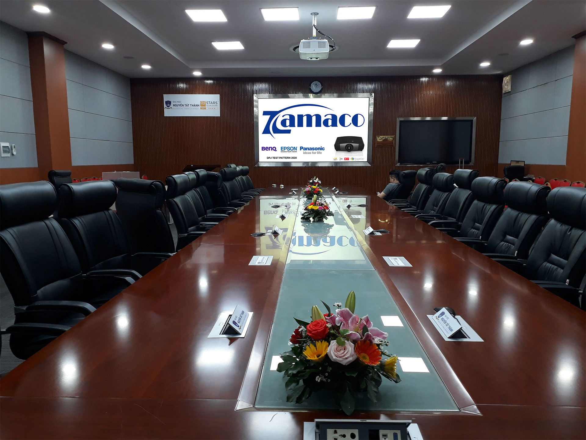Lắp đặt máy chiếu 4K cho phòng họp cao cấp trường Đại học Nguyễn Tất Thành