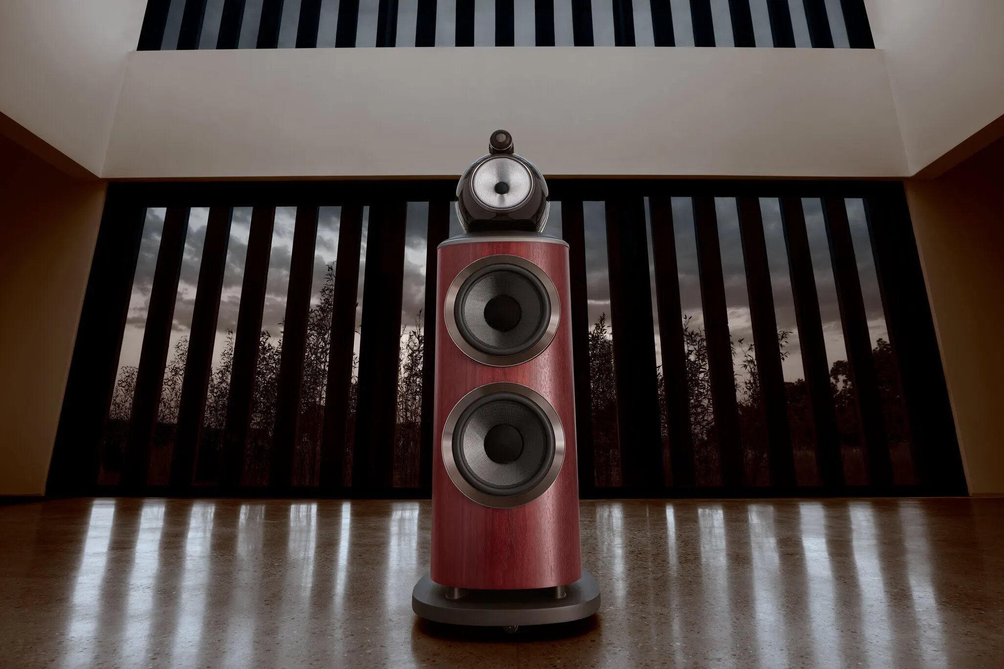 Hình dáng Loa cột Bowers & Wilkins 801 D4