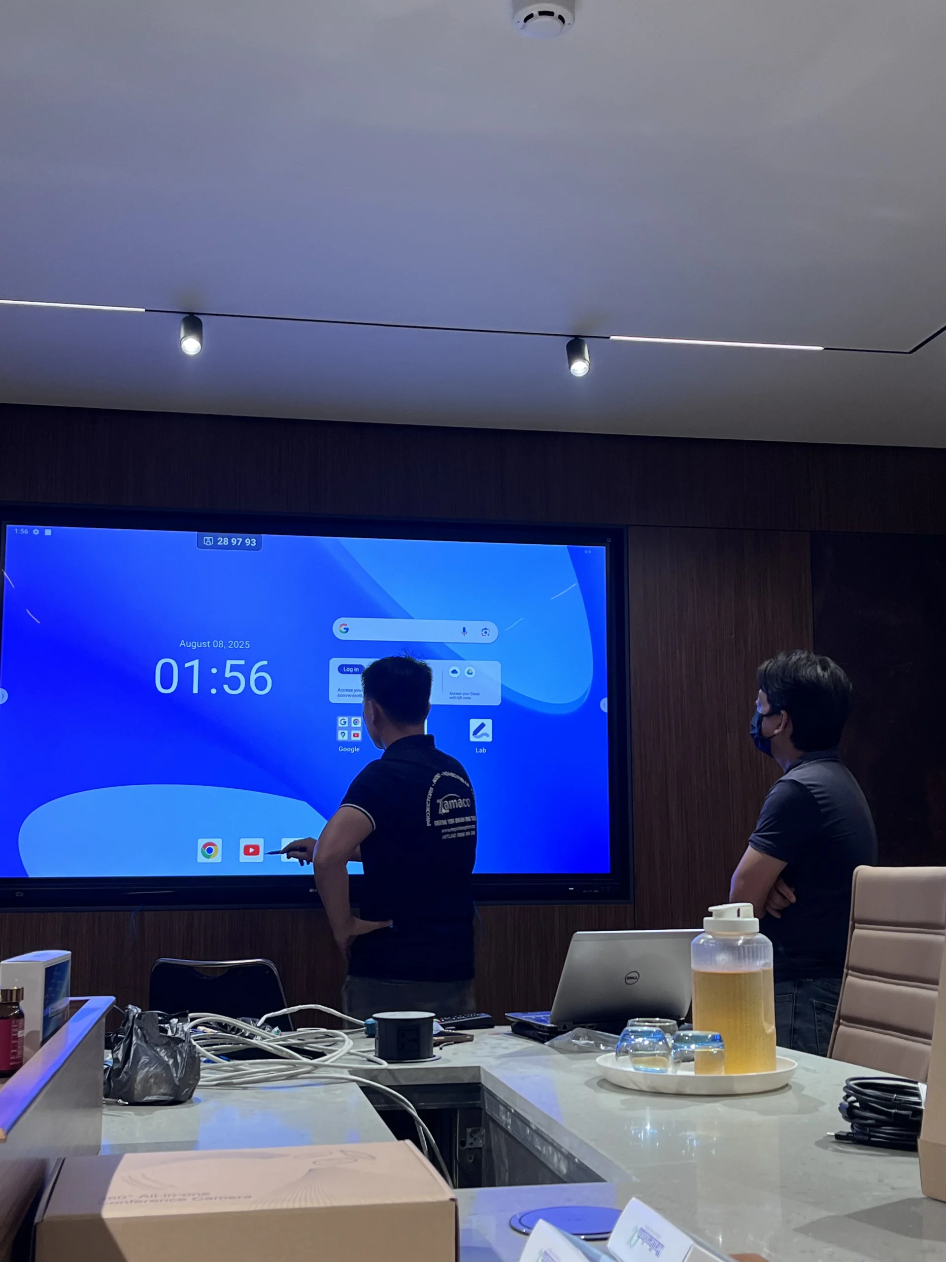 Hoàn thiện lắp đặt màn hình tương tác LG 86TR3DK-B cho phòng họp doanh nghiệp tại Cần Thơ.