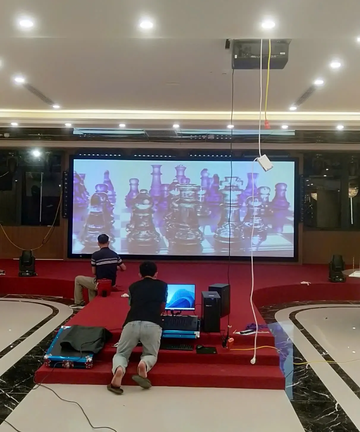 Viewsonic LS960WU chiếu trên màn chiếu Seemax 220" tỉ lệ 21:9
