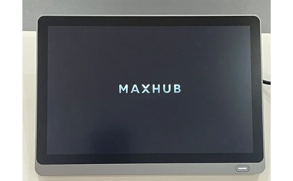 Bảng điều khiển cảm ứng Maxhub TCP10M thực tế