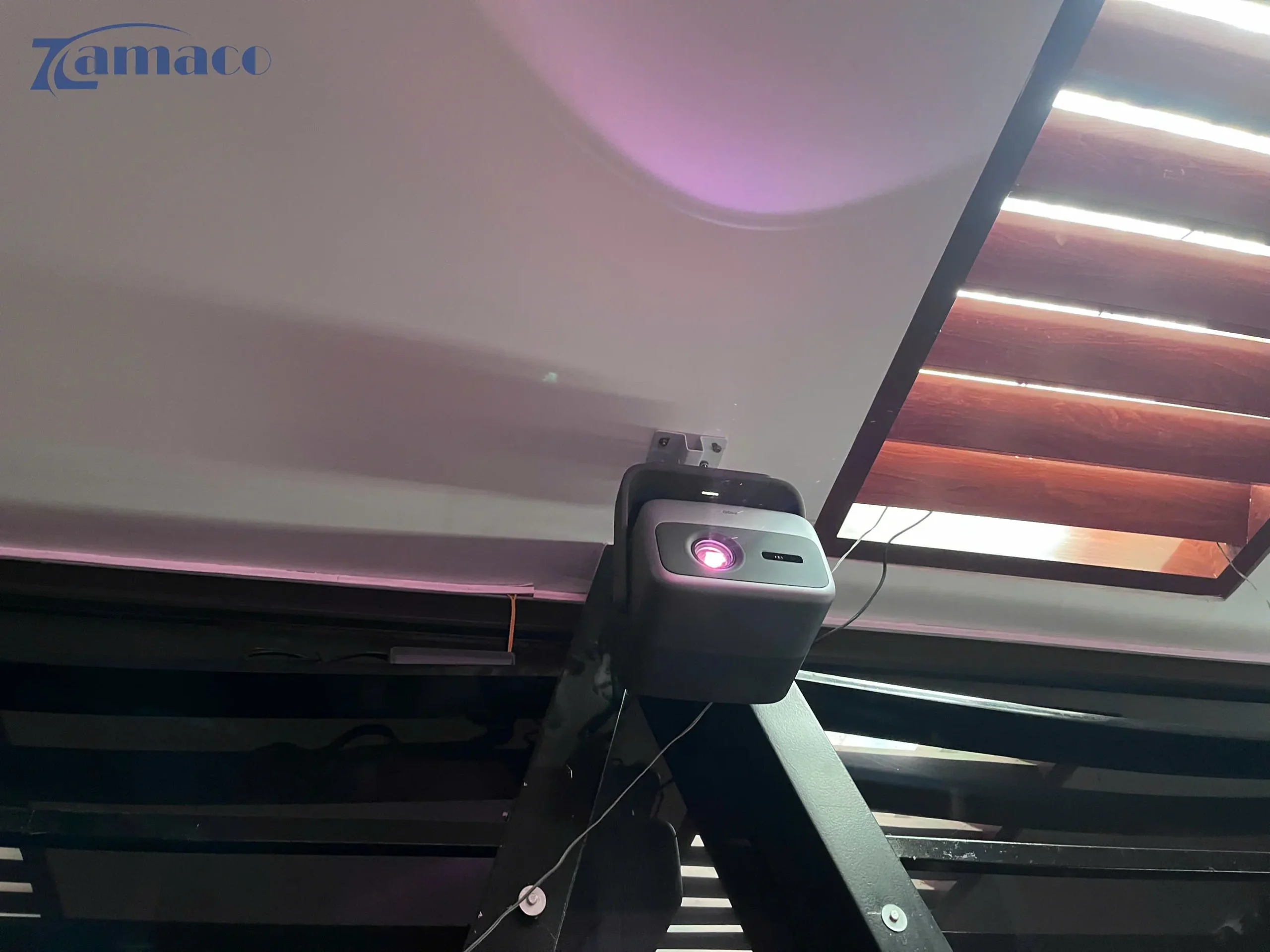 Cận cảnh máy JMGO N1S Infinity nhỏ gọn, hiện đại