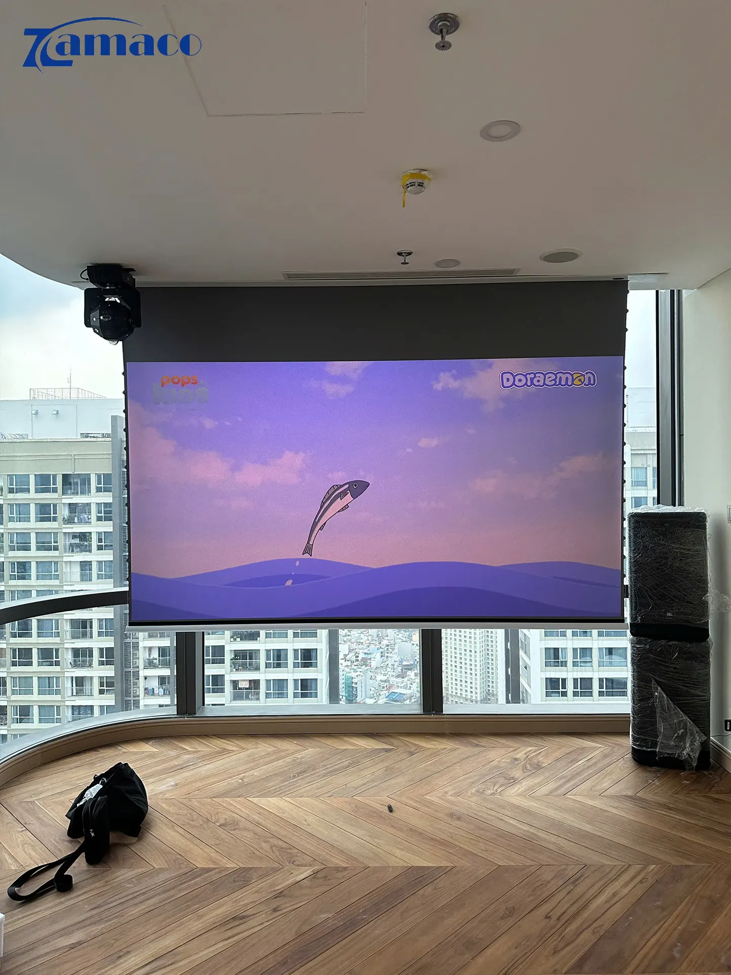 Dự án lắp đặt máy chiếu ViewSonic LX700-4K RGB cùng màn quang học VividStorm 120 inch, mang đến không gian giải trí 4K sáng rõ, tương phản cao và thẩm mỹ hiện đại cho căn hộ cao cấp.
