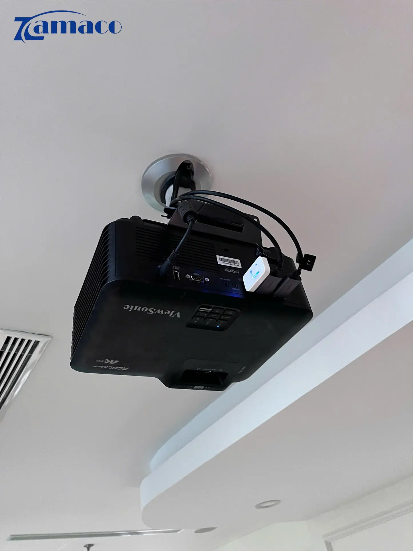 Giải pháp máy chiếu LX700-4K RGB cùng màn VividStorm 120” cho chất lượng hình ảnh 4K sáng rõ và trải nghiệm giải trí cao cấp.