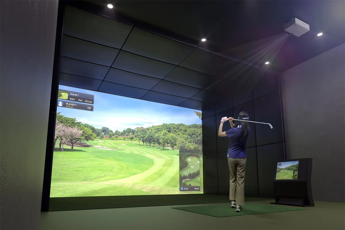Máy chiếu Epson EB-790SE được sử dụng trong phòng đánh golf cao cấp 